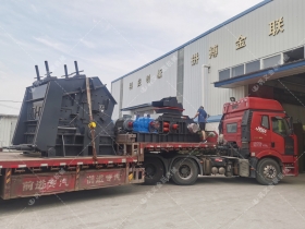 1000*700液壓對輥制砂機，1210反擊破發(fā)往四川